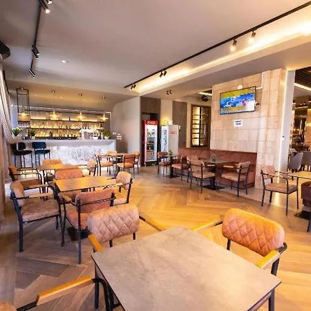 Otel Donatelo New 2 Avlonya
